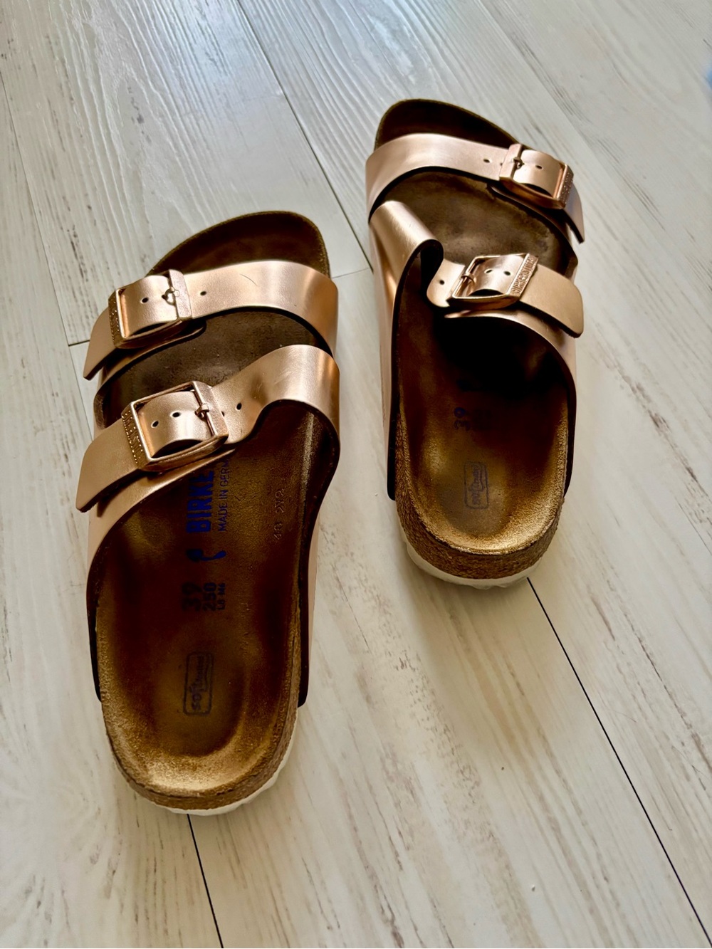 Birkenstock Women’s Arizona Leather Buckle Sandals in Metallic Copper - Picture 3 of 4